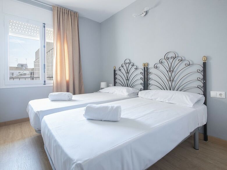 Apartamentos Montserrat 32, R68