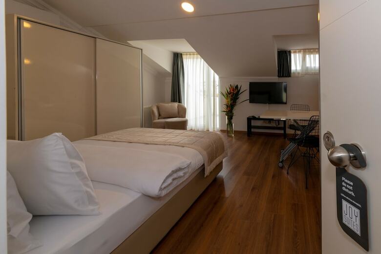 Hotel Joy Suites