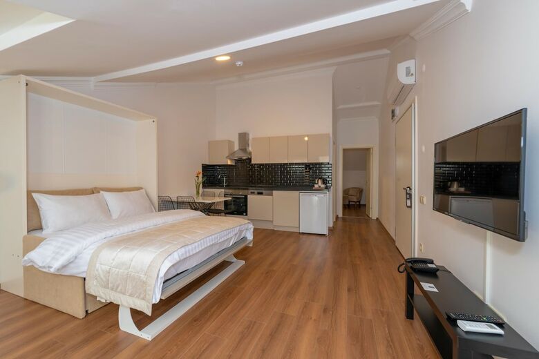 Hotel Joy Suites
