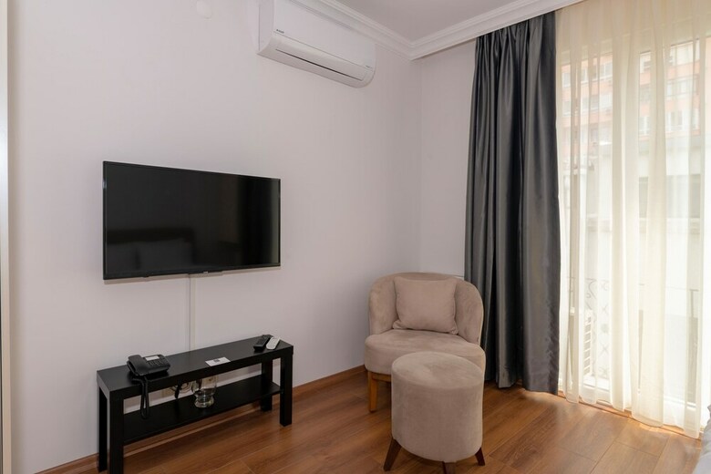 Hotel Joy Suites