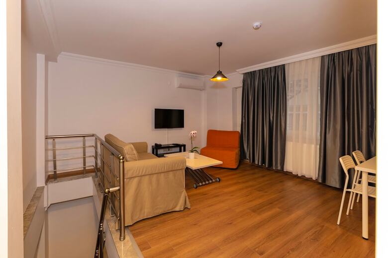Hotel Joy Suites
