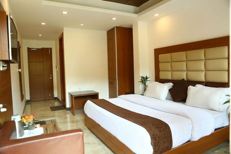 Hotel Devlok Primal