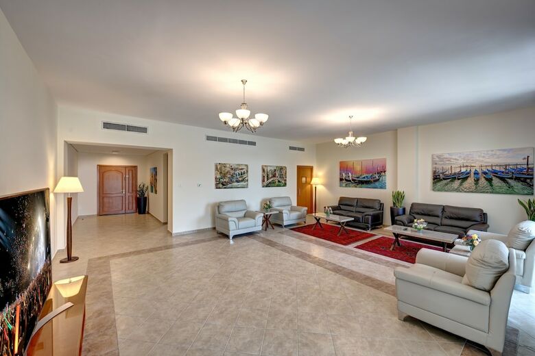 J5 Holiday Homes 3br Apartment