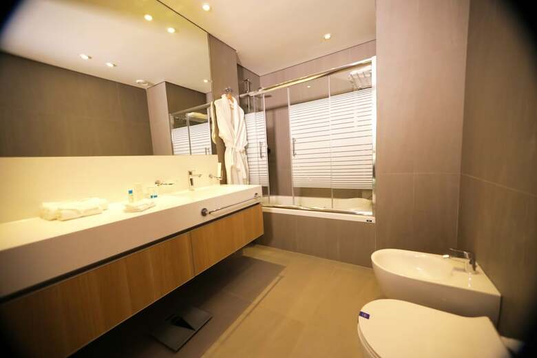Hotel Monot Suites