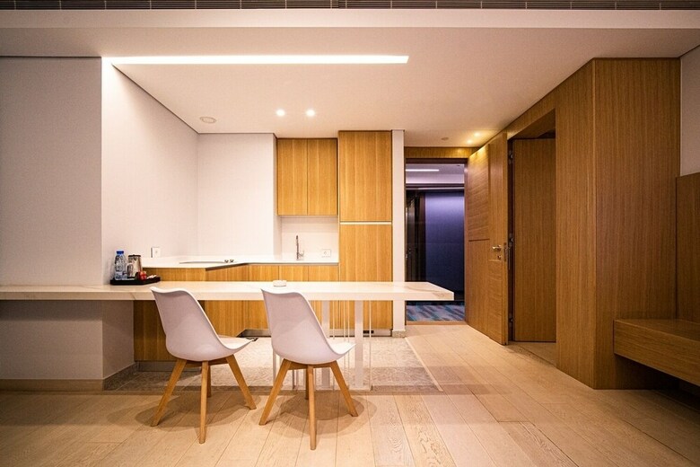 Hotel Monot Suites