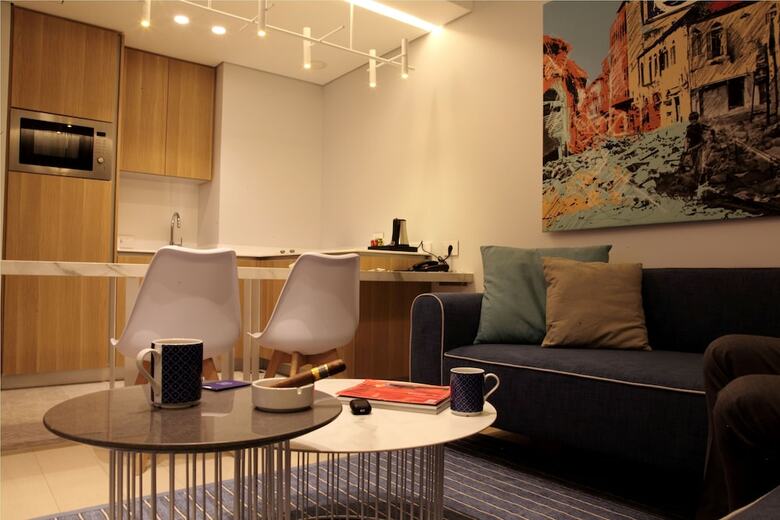 Hotel Monot Suites