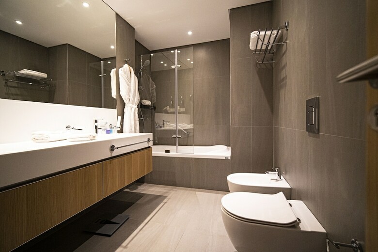 Hotel Monot Suites