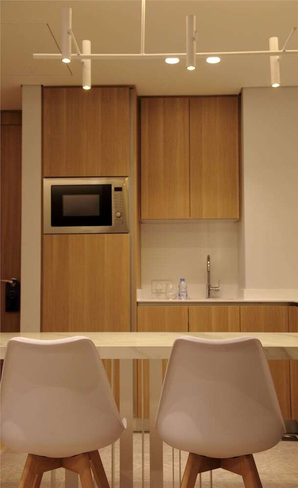 Hotel Monot Suites