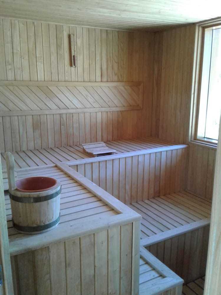 Caba�as Del Lacar