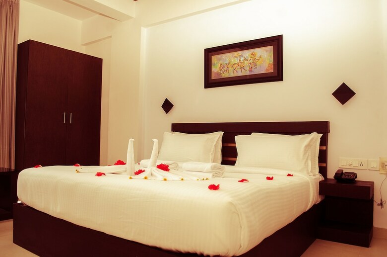 Hotel Leela Backwaters Inn