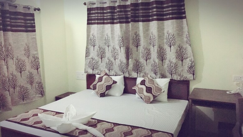 Hotel Ema Homestay