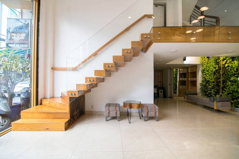 Hotel Reddoorz Plus Near Saigon Train Station