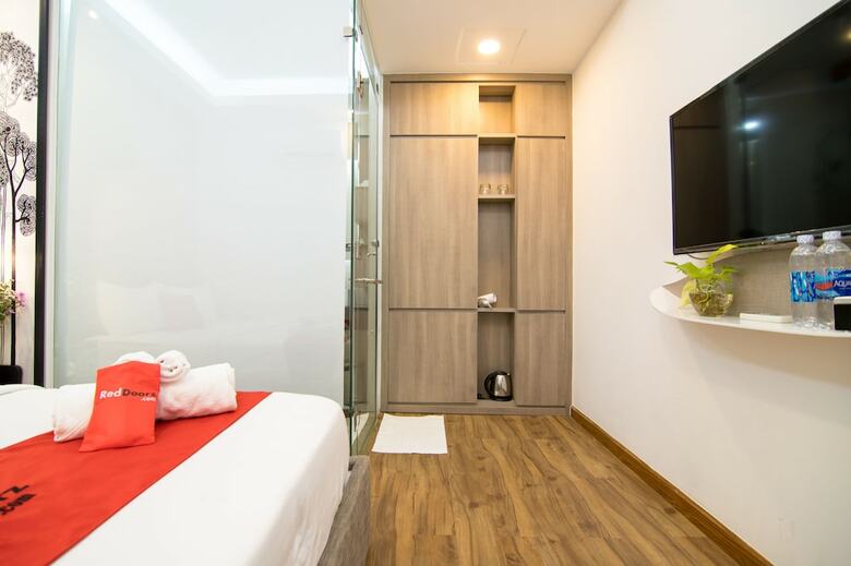 Hotel Reddoorz Plus Near Saigon Train Station