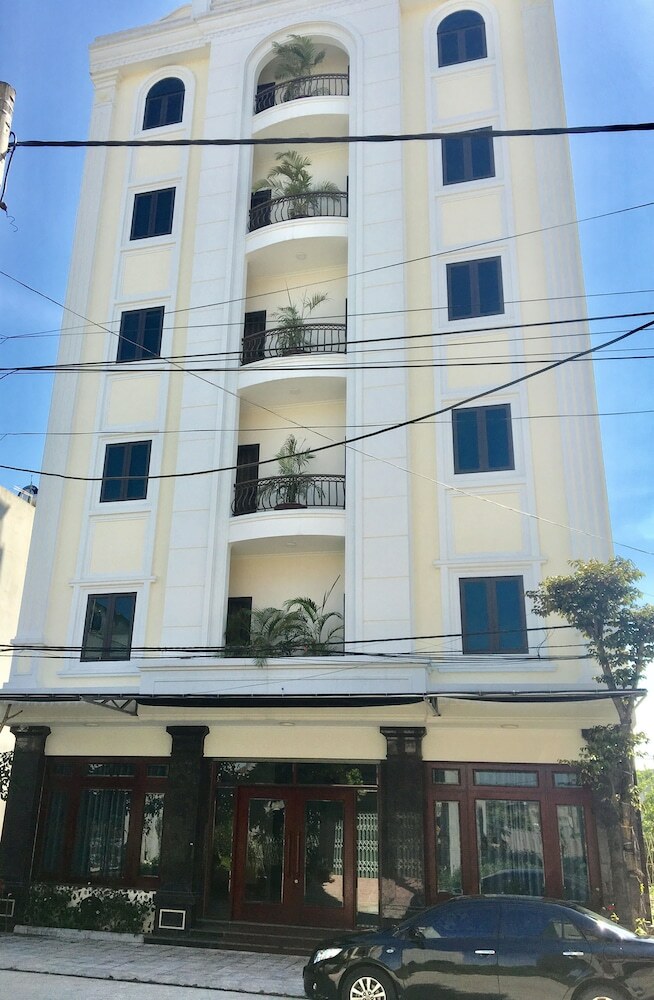 Sunshine Hotel