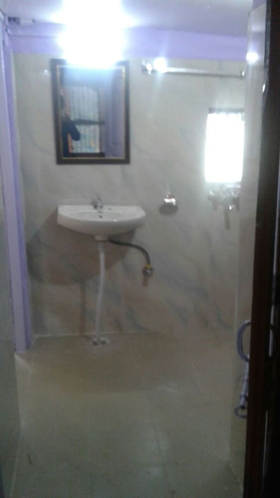 Hotel Bhajan Ashram Badrinath