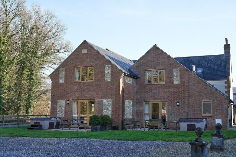 The Victorian Barn Self Catering Holidays With Pool & Hot Tubs