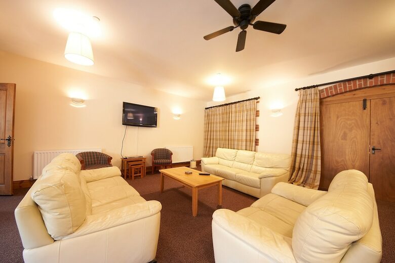 The Victorian Barn Self Catering Holidays With Pool & Hot Tubs