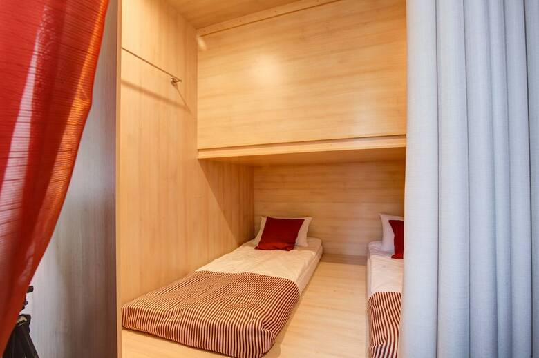 Hostal Dad&cat Capsule Hotel - Hostel