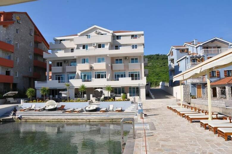 Adeona Apartments - On The Beach