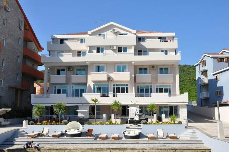 Adeona Apartments - On The Beach
