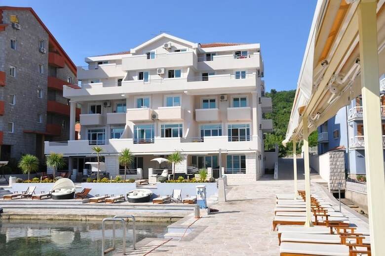 Adeona Apartments - On The Beach