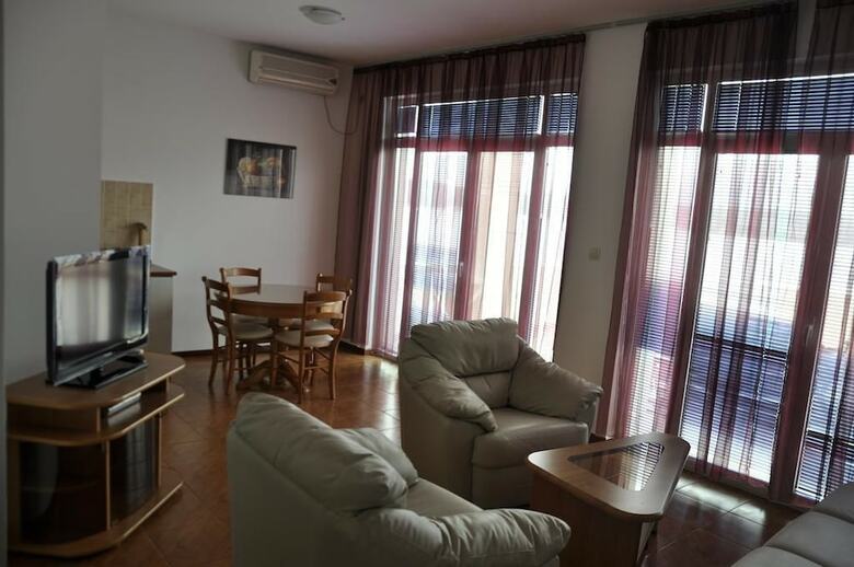 Adeona Apartments - On The Beach