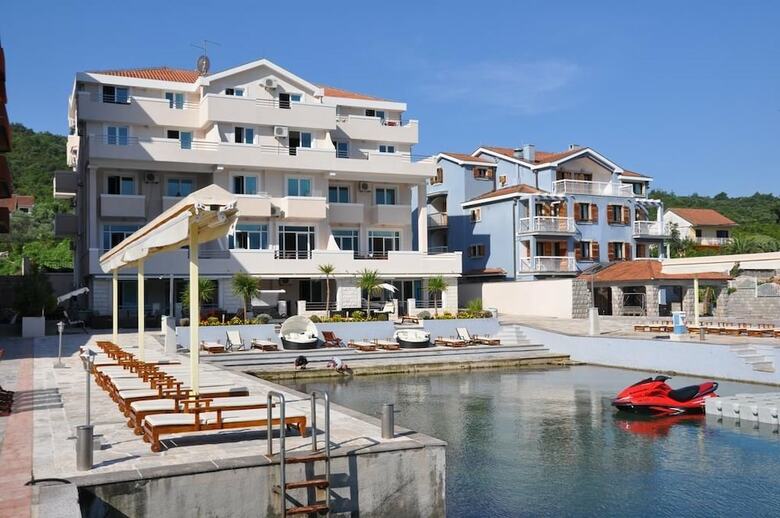 Adeona Apartments - On The Beach
