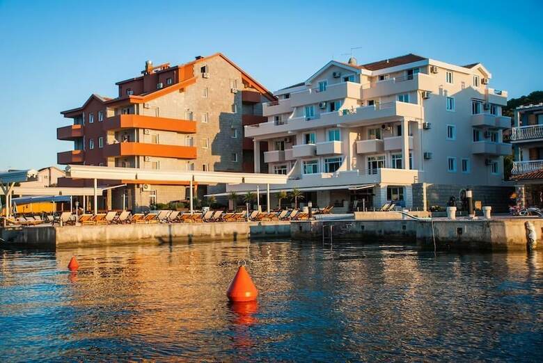 Adeona Apartments - On The Beach