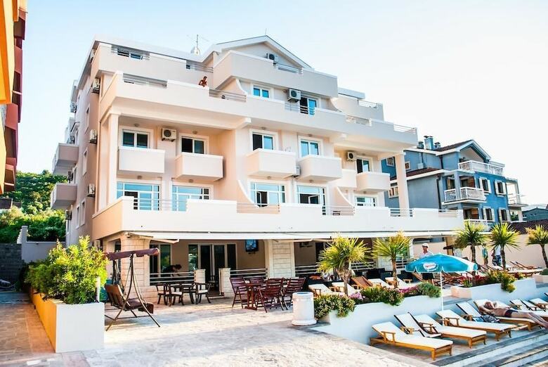 Adeona Apartments - On The Beach