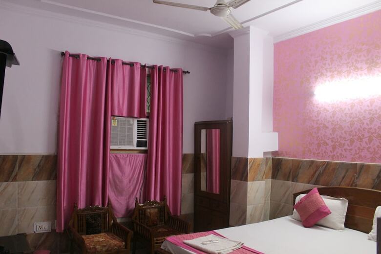 Hotel Rajdhani Inn