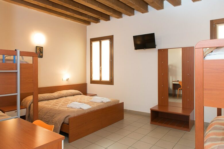 Hostal Domus Clugiae