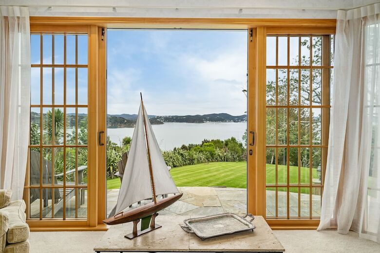 Hotel Matauwhi Bay Manor