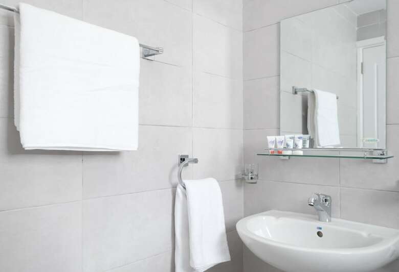 Al Jisr Hotel