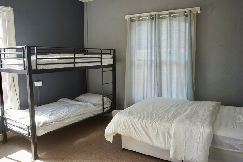 Hostal The George Backpackers