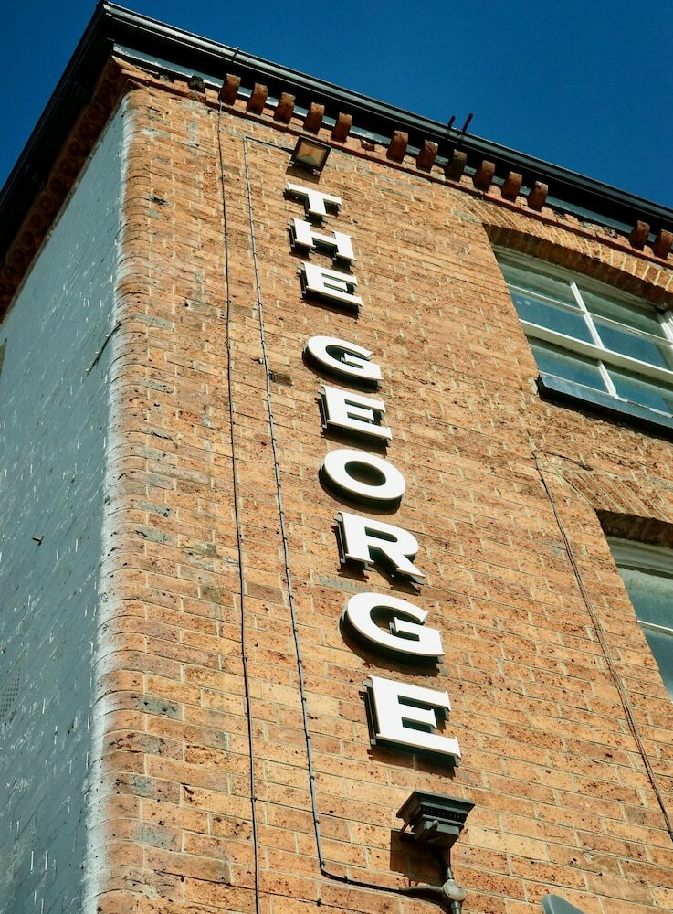 Hostal The George Backpackers