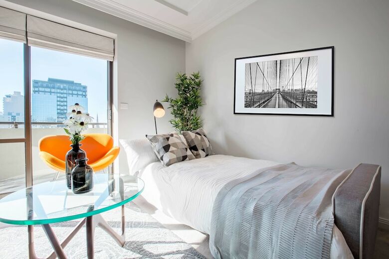 Russell St. Hotel Apartment