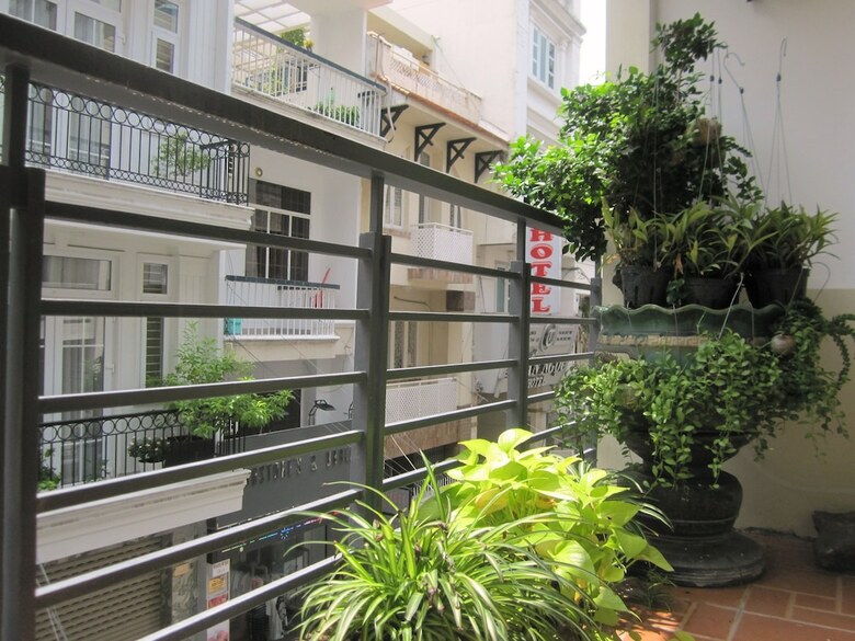 Hostal The Lily Hostel And Coffee