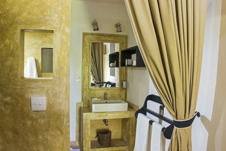 Hotel Why House