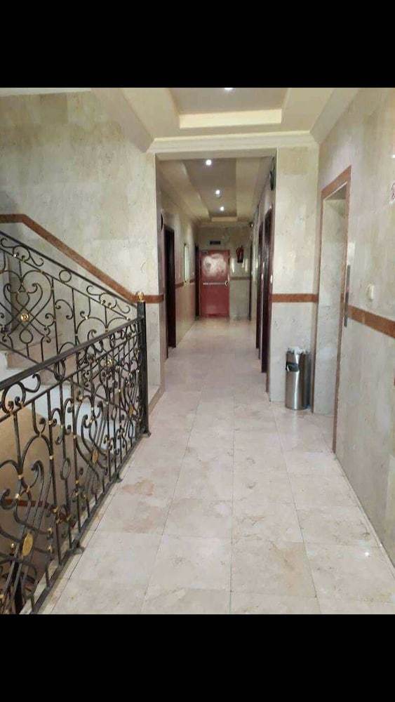 Nice Land Apart-hotel