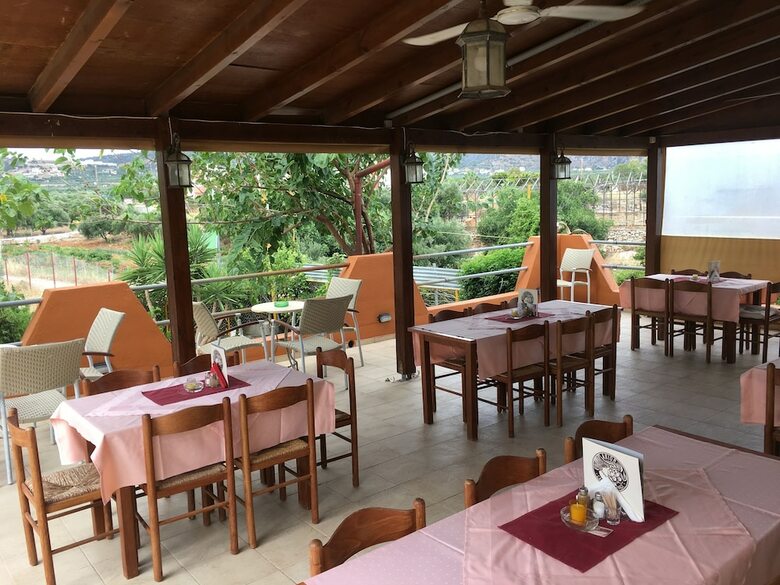 Arion Stables & Apartments