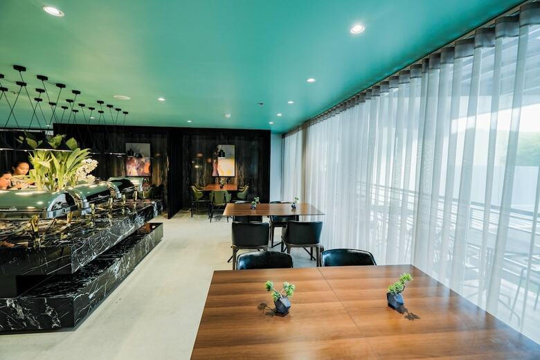 Avior Hotel