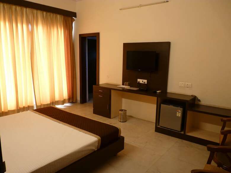 Hotel N 71 Rooms & Banquets