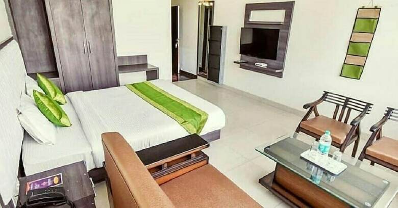 Hotel Anand Niketan By Bonjour - On The Ganges