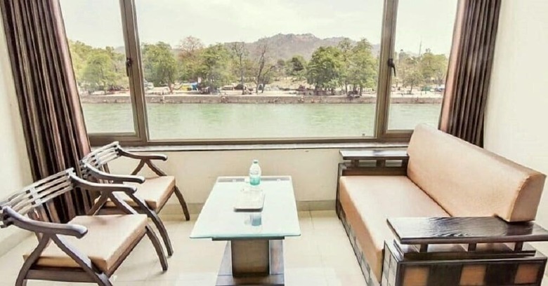 Hotel Anand Niketan By Bonjour - On The Ganges