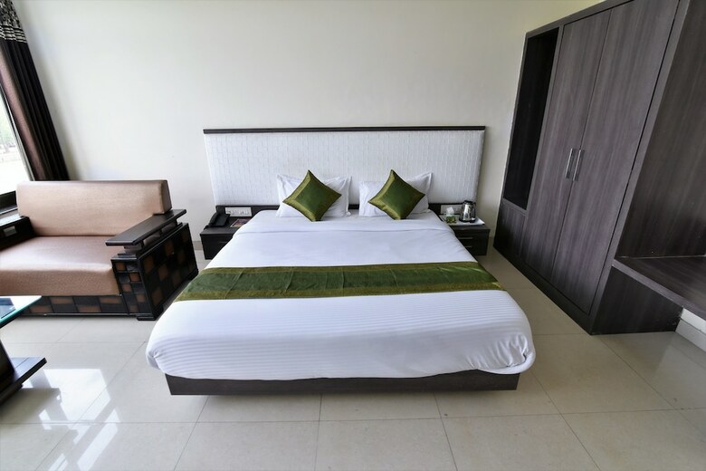Hotel Anand Niketan By Bonjour - On The Ganges