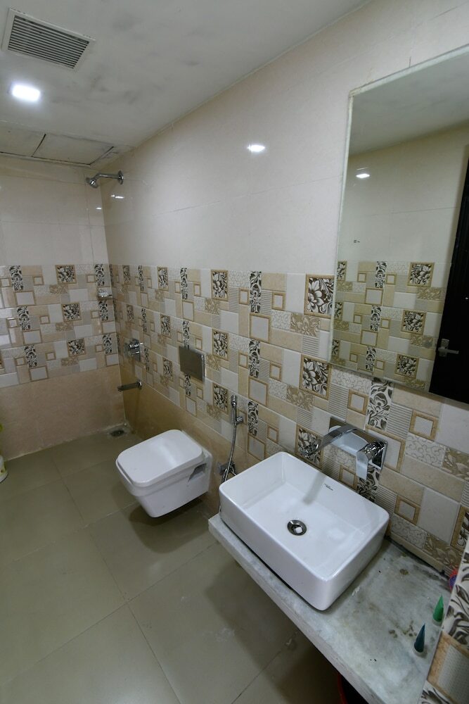 Hotel Anand Niketan By Bonjour - On The Ganges