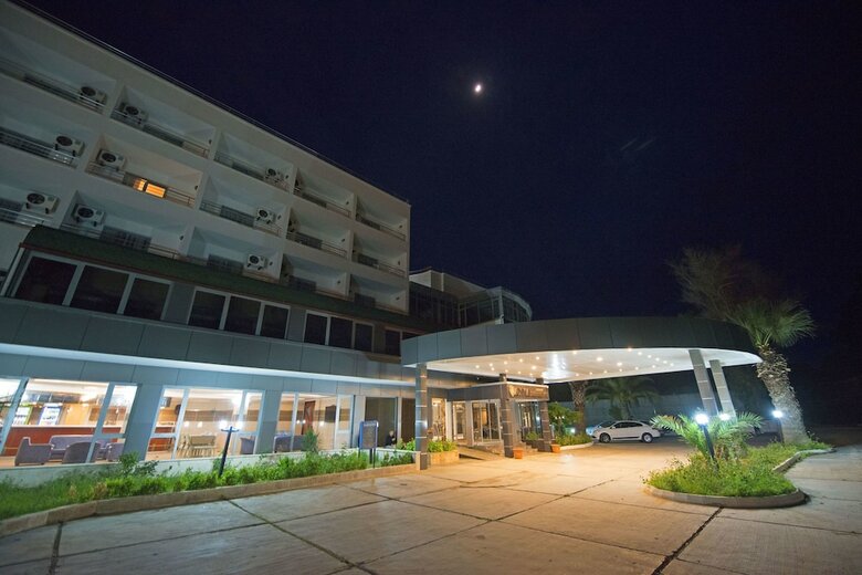 Ayma Hotel