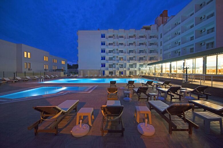 Ayma Hotel