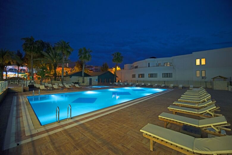 Ayma Hotel