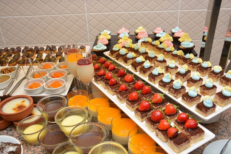 Ayma Hotel